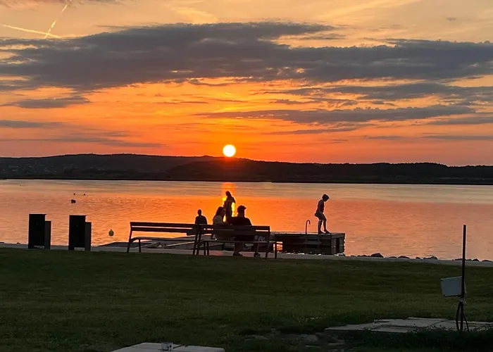 לינה וארוחת בוקר Dokk Agard Gárdony